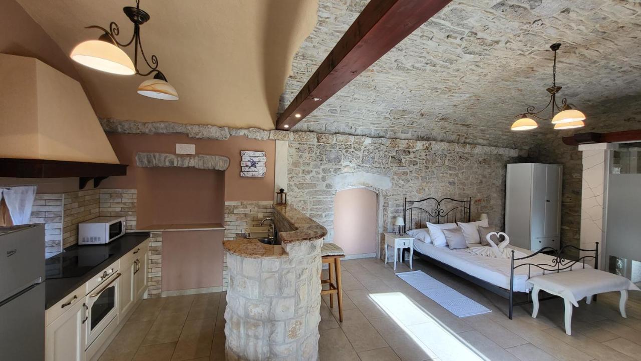 Stone House Apartments Didini Dvori Λομπάρδα Εξωτερικό φωτογραφία